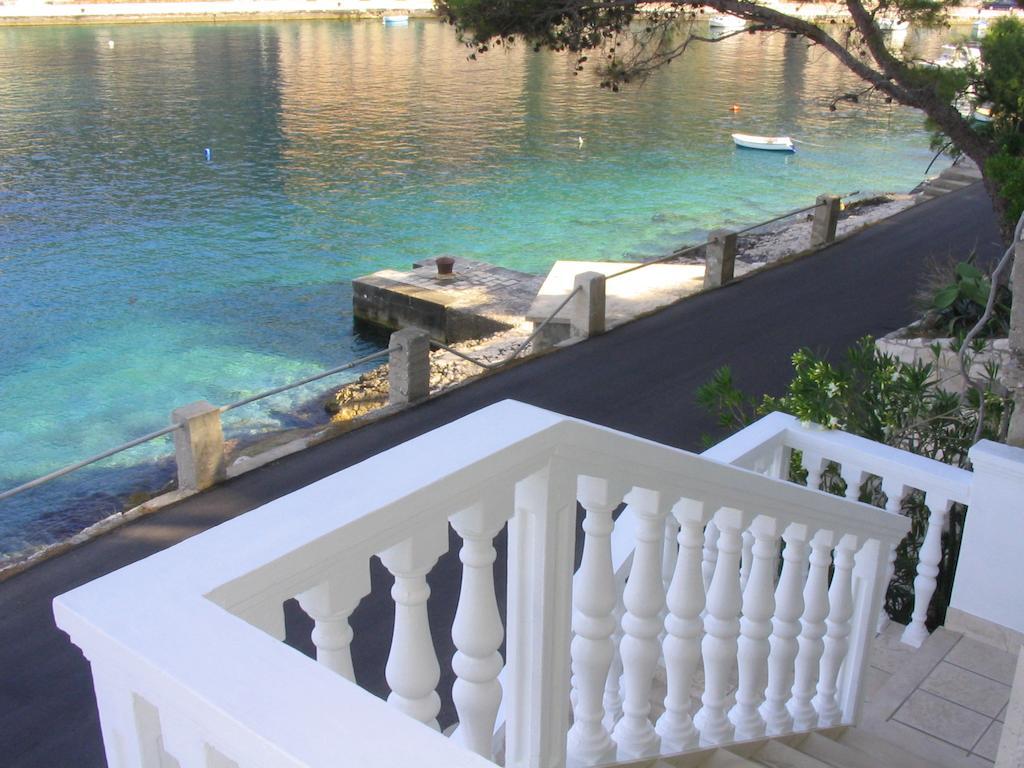 Apartments Gugic Приградица Экстерьер фото