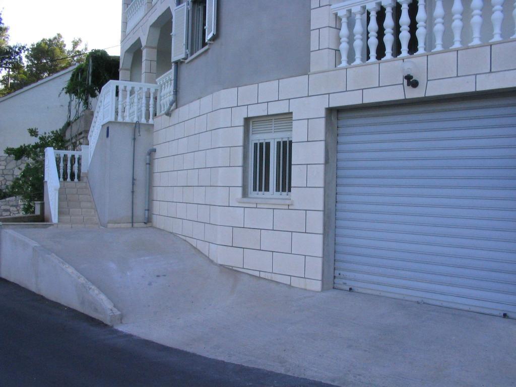 Apartments Gugic Приградица Экстерьер фото