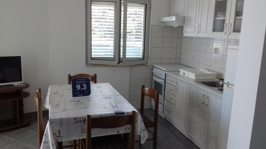 Apartments Gugic Приградица Экстерьер фото