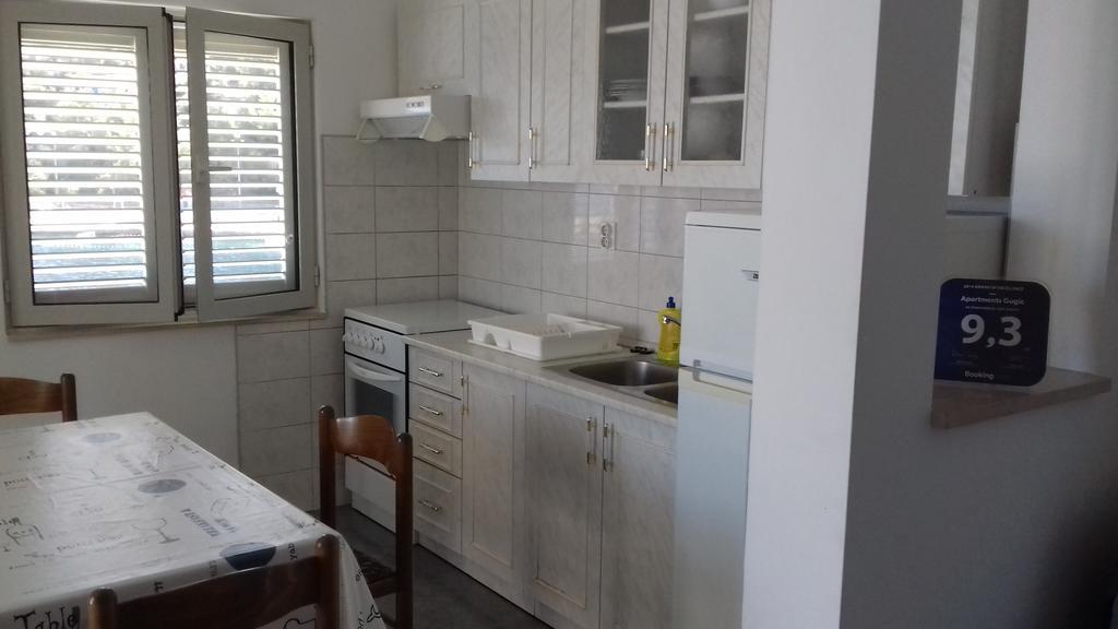 Apartments Gugic Приградица Экстерьер фото