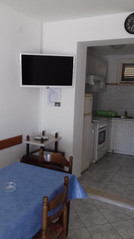 Apartments Gugic Приградица Экстерьер фото
